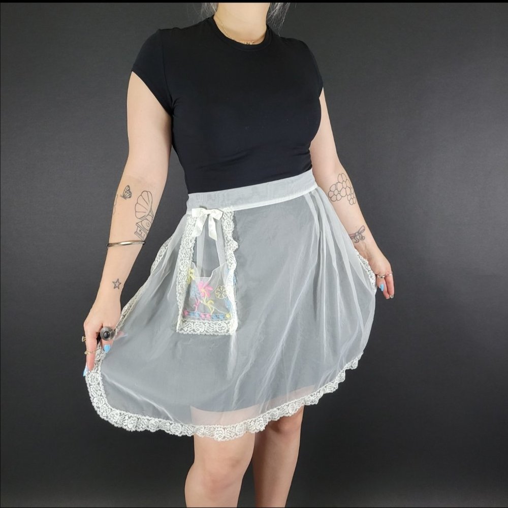 ❗️SOLD❗️50s/60s White Embroidered Floral Sheer Half Apron With Lace Trim